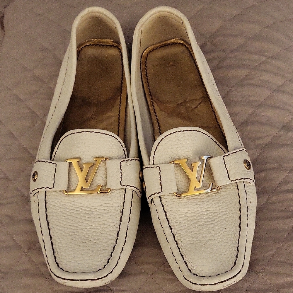 100% Authenic LOUIS VUITTON Cream Loafers with Gold Accent UNISEX SZ 39 1/2